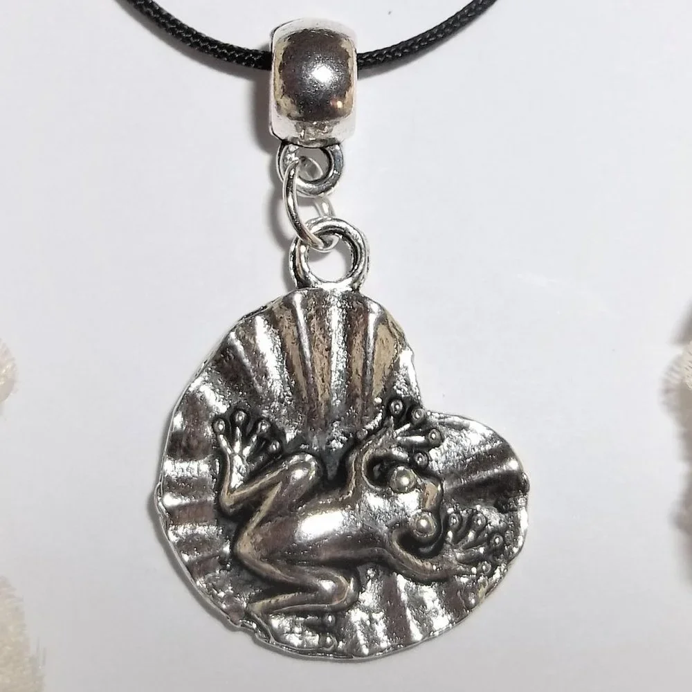 Necklace, Pendant, Frog Necklace, Silver Frog Necklace, Frog Jewelry, NWT 8047